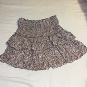 Hem & thread ruffle skirt. Size small.
